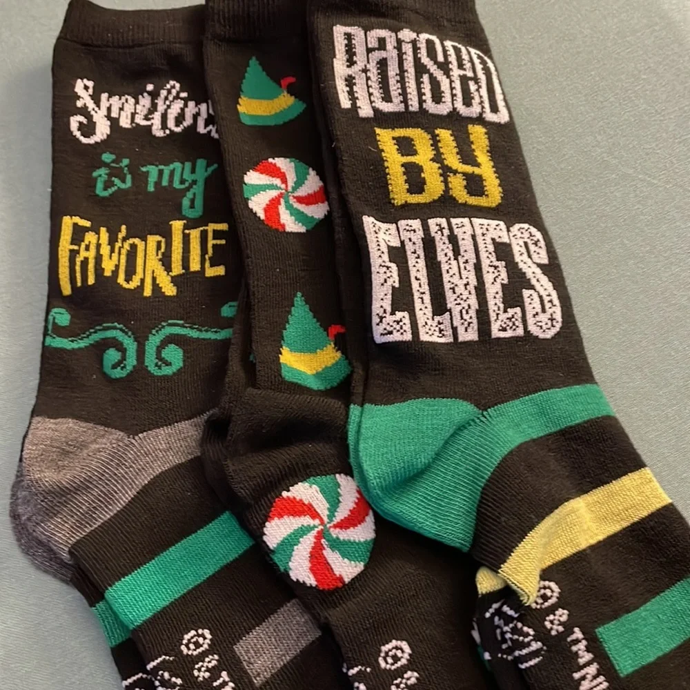 7 pair elf socks - Picture 3 of 4